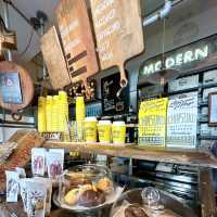 📍ZHYVAGO COFFEE WORKS OKINAWA 