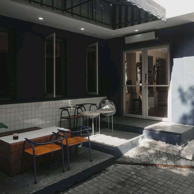 MAISON DE LAUQY | A COOL HANGOUT SPOT IN BANDUNG