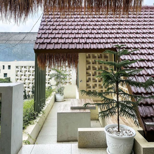 COFFITH COFFEE KITCHEN | WITH A COMFORTABLE INDOOR AREA & THE OUTDOOR SIDE IS COZY