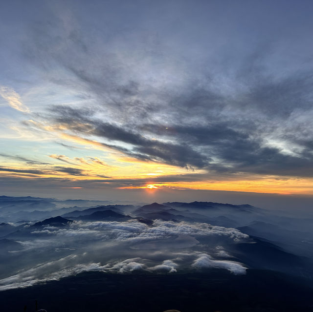 「攀登富士山，觀賞御來光：挑戰與感動的旅程」