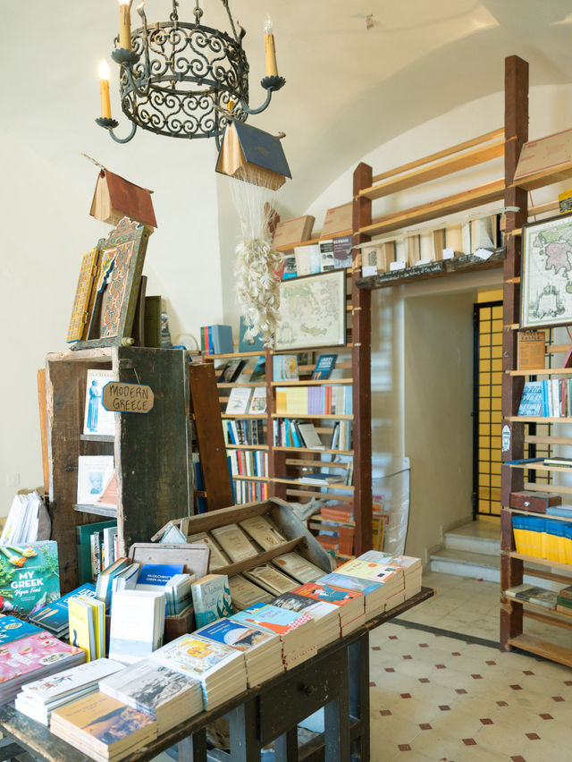 【ギリシャ】サントリーニ島にあるおしゃれな本屋さん