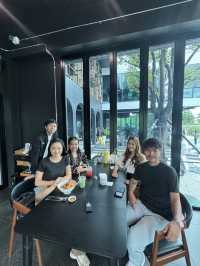 Holm Gathering ร้านอาหารเปิดใหม่ มู้ดดีมาก 🖤🤍