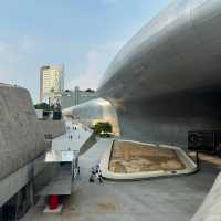 Architectural Marvel: Dongdaemun Design Plaza's Futuristic Splendor