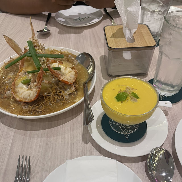 Fresh lobster 🦞 in Sang Har Noodles! 