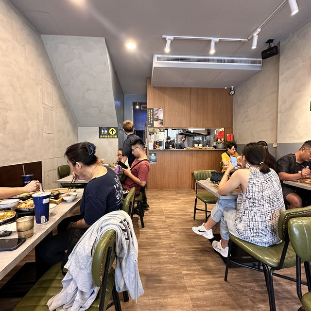 台南｜這鍋有點強-小卒砂鍋,首推老譚酸菜魚鍋