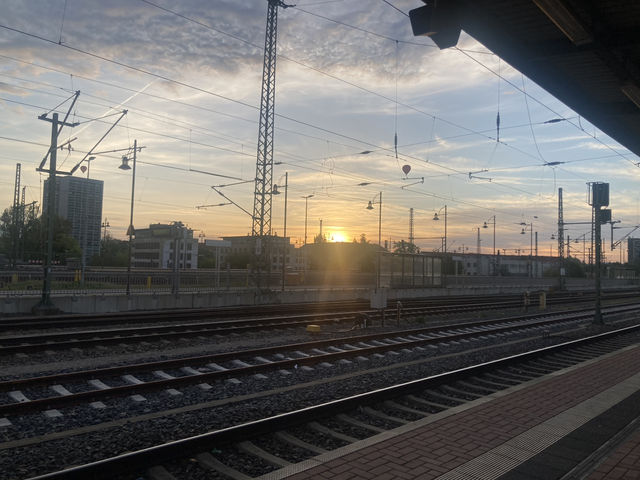 在dresden 火車站看日出