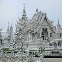 เที่ยวเชียงราย ไหว้พระวัดร่องขุ่นสวรรค์บนดิน