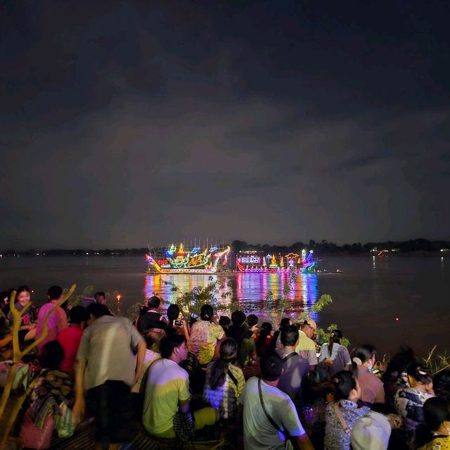 เที่ยวหนองคาย ชมบั้งไฟพญานาคหนึ่งเดียวในโลก
