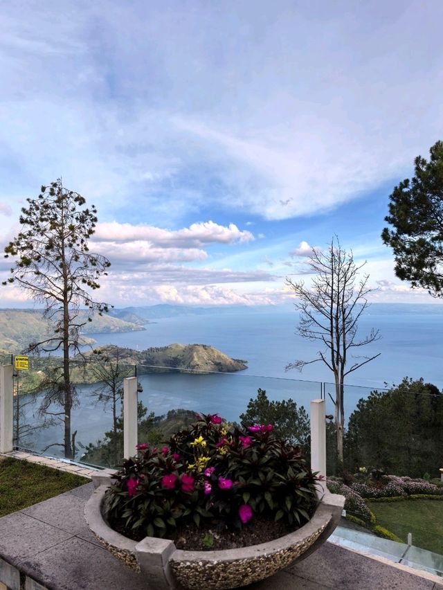 Hotel with amazing view of Lake Toba 