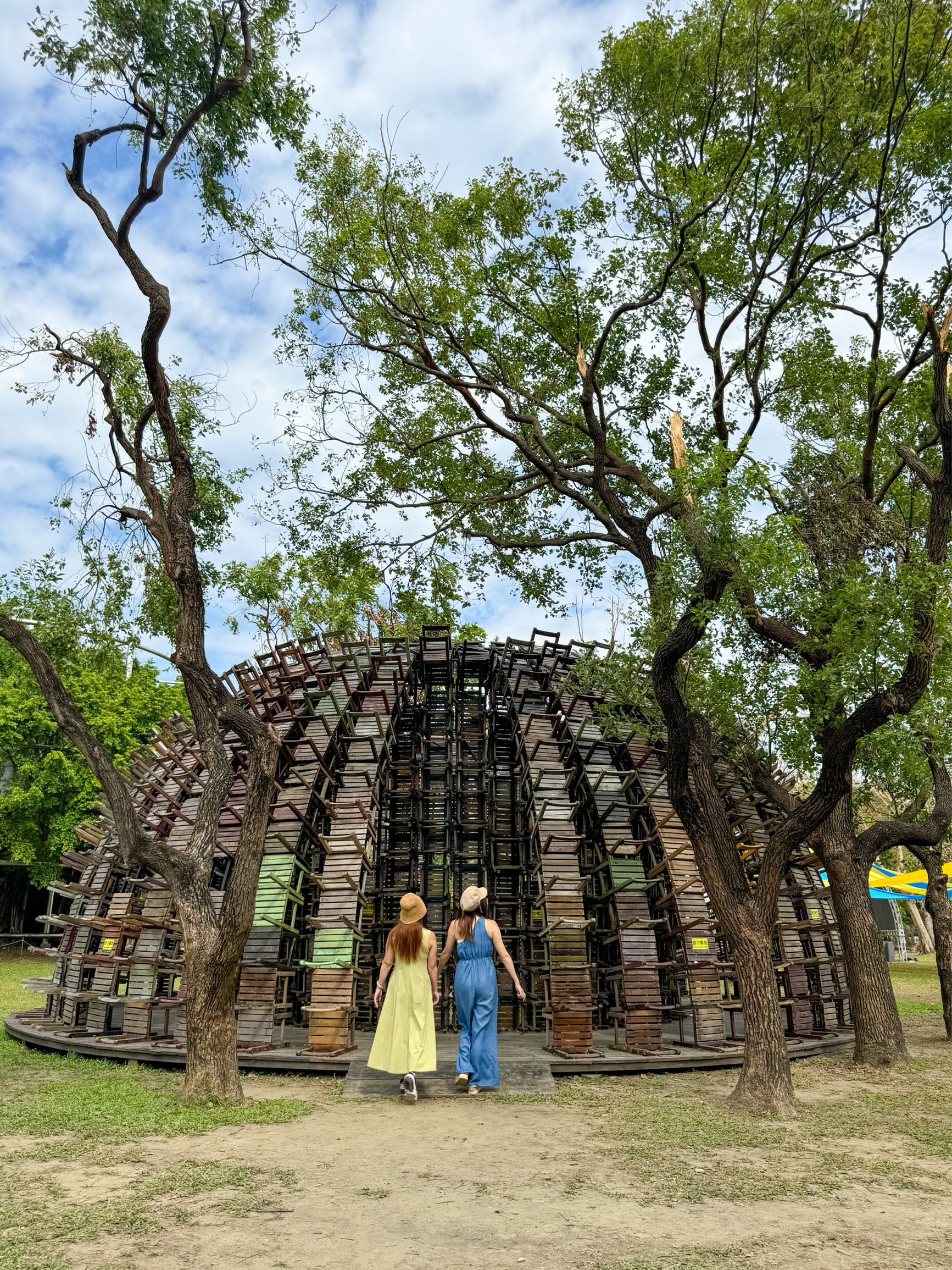 高雄】使わなくなった学校の椅子がアートに🎨⁉ SDGsなアート『椅子楽譜