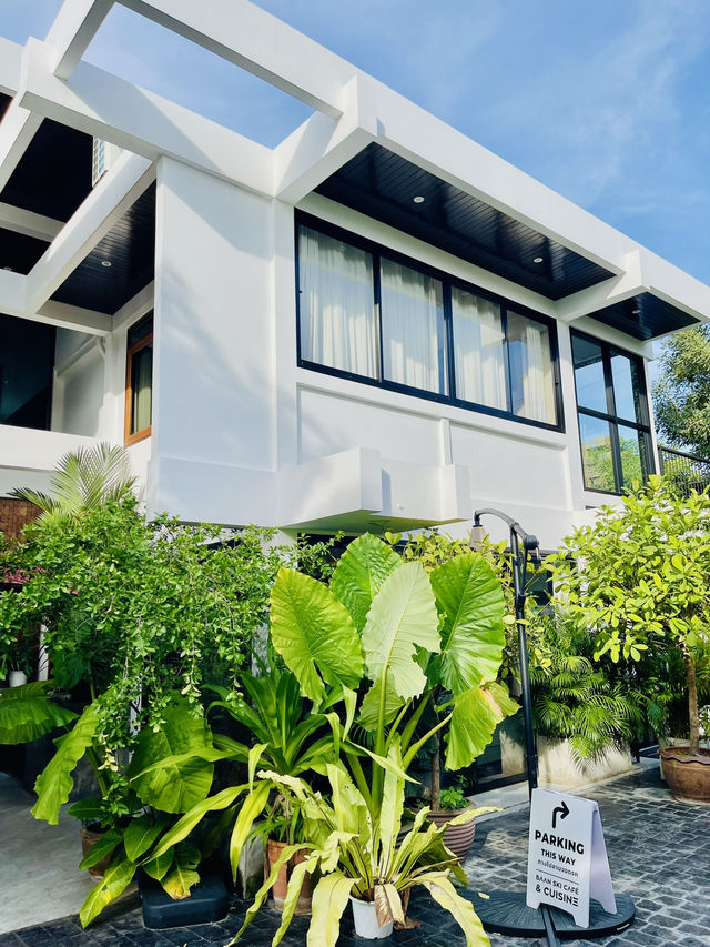 ร้านลับย่านสุทธิสาร Baan Ski Cafe & Cuisine