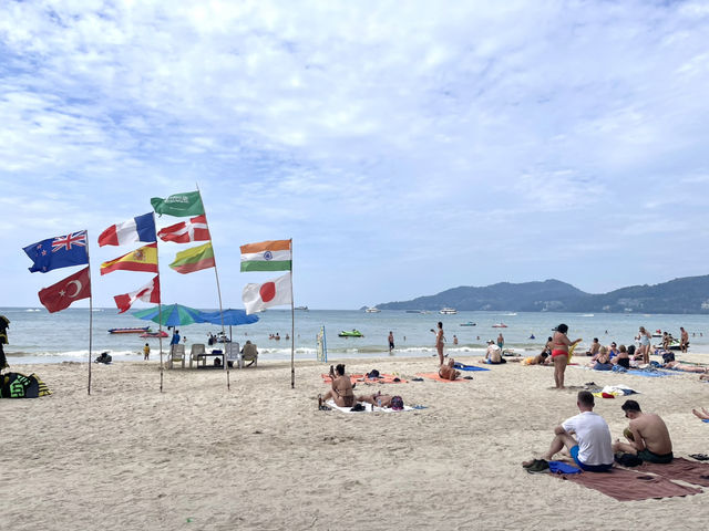 “หาดป่าตอง” ชายหาดที่ไม่เคยหลับใหล จ.ภูเก็ต