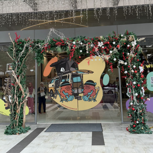 GMBB: Where Nostalgia and Christmas Vibes Collide