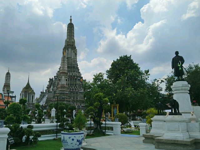 ชวนกันสวดมนต์ข้ามปี..วัดอรุณ