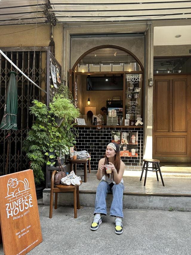 ☕️ ร้านกาแฟสุดชิคย่านท่าเตียน Zunely's House
