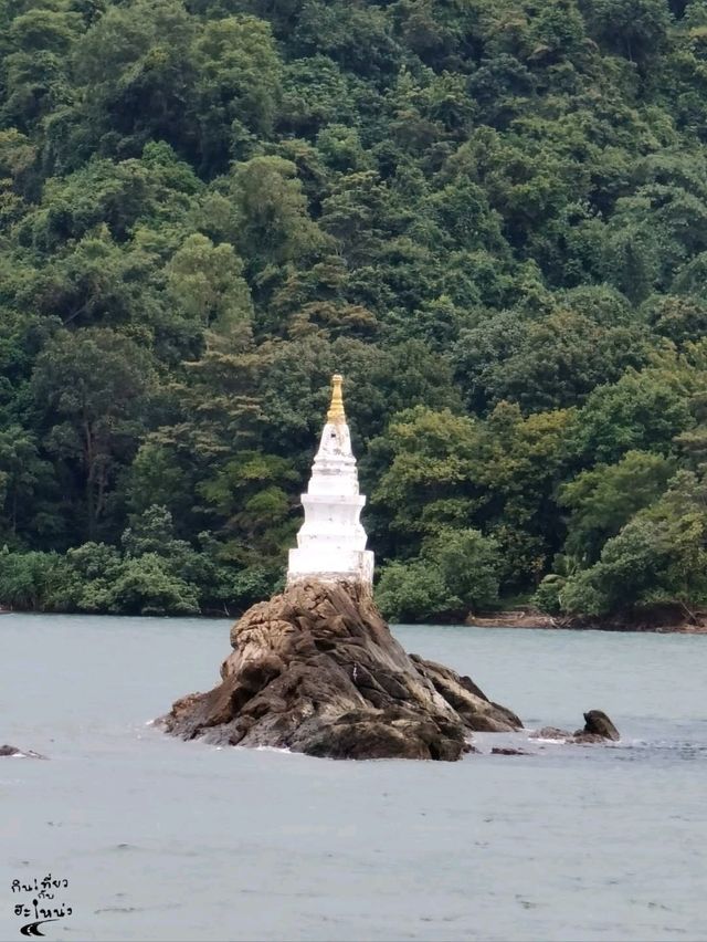 เจดีย์กลางน้ำ 🛕🌊 จันทบุรี