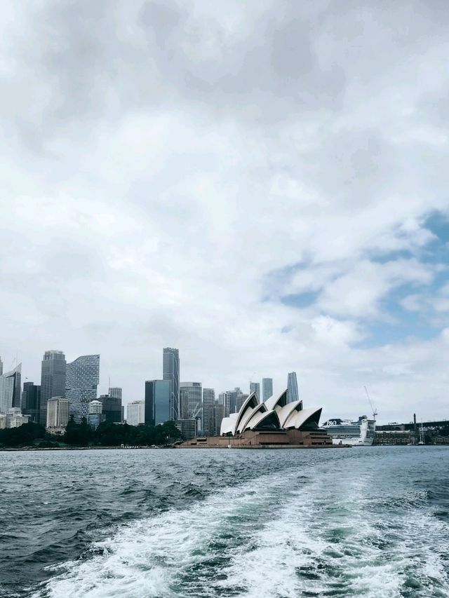 Discovering the highlights of Sydney: The Opera House and Taronga Zoo