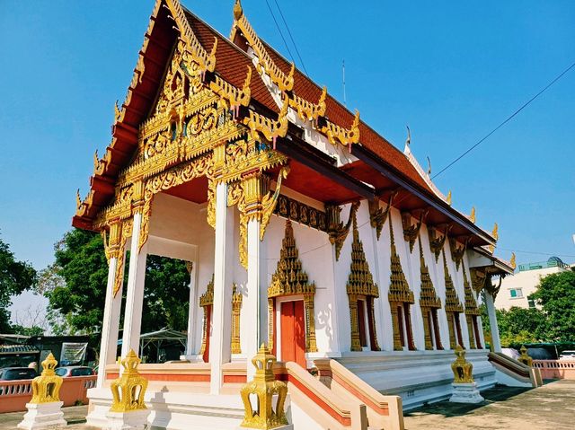泰國曼谷湄南河畔著名古跡皇家寺廟景點：Wat Thong Nai，暹羅文化藝術風格寺廟建築，適合打卡拍照📸