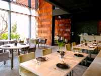 ร้านอาหารไทยต้นตำหรับแท้ๆ ที่เรือนนพเก้า