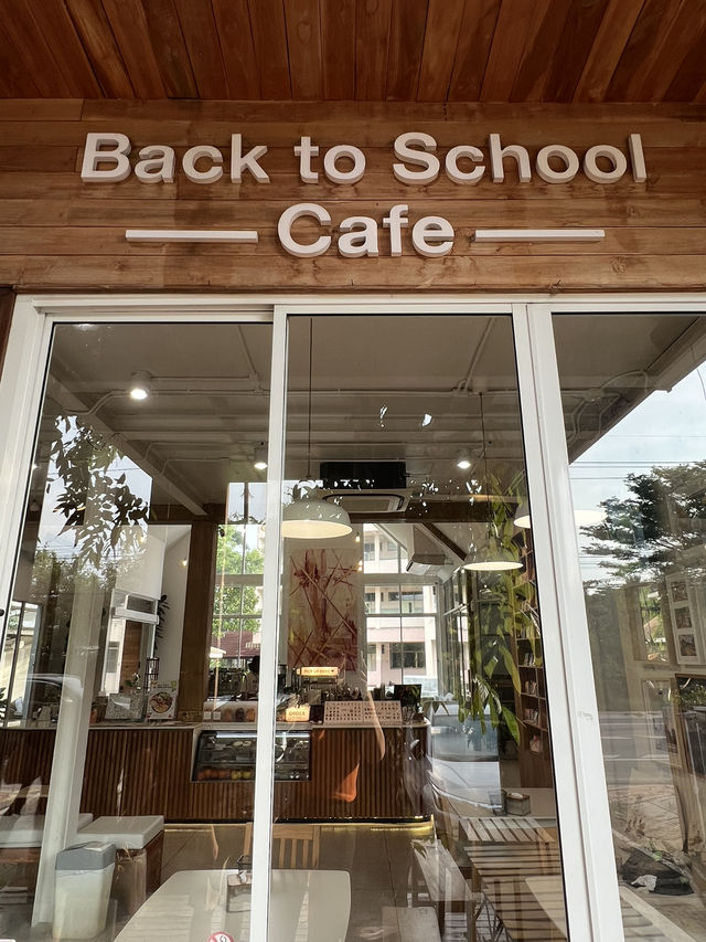 Back to School Cafe & Roastery📚 คาเฟ่ธีมโรงเรียน