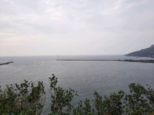 走上高雄燈塔，看見城市與海的交界線