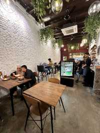 Pinwheel Retro Café: A Vintage Time Capsule