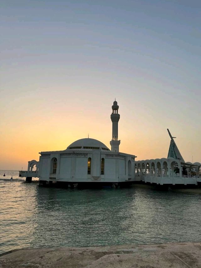 Golden Hour by Al-Rahma Mosque 🌅🕌💛🌊