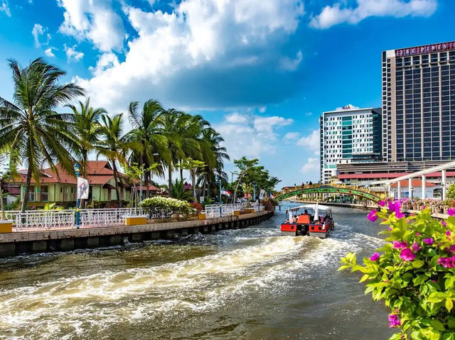 🌊🚢 Melaka River Cruise Review: A Magical Nighttime Adventure! ✨🌙