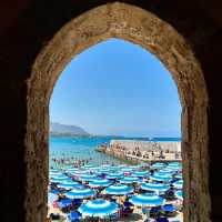 🌊 **Sun, Sand & Sicilian Charm: A Perfect Day at Cefalù Beach!