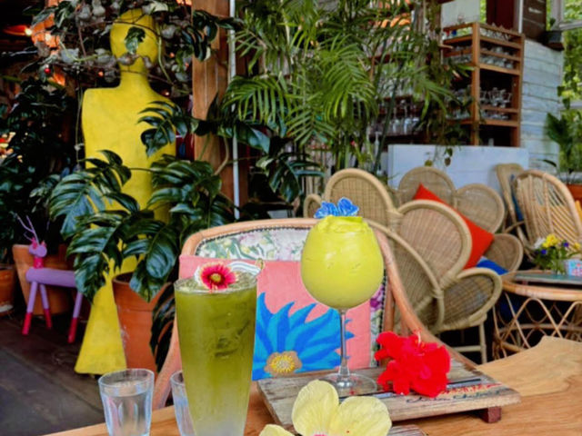 Chaba Chabai Cafe 