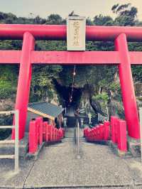 建造在岩石裡的祇園神社