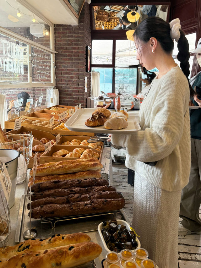 韓國首爾/Artist Bakery 超好吃的鹽可頌🥐