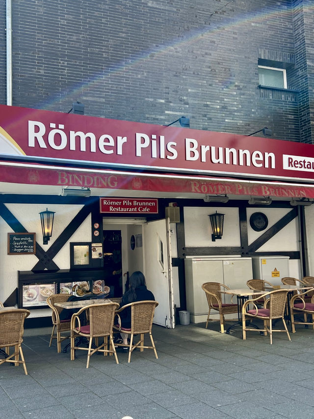 A Solo Day in Frankfurt – History, High-Rises & Schnitzel!