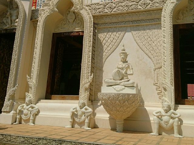 วัดข่อย..วัดสวย เมืองเพชรบุรี