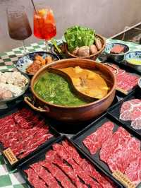 港風BGM下吃雞煲沙嗲牛肉鍋
