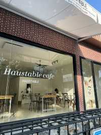 Haustable Cafe