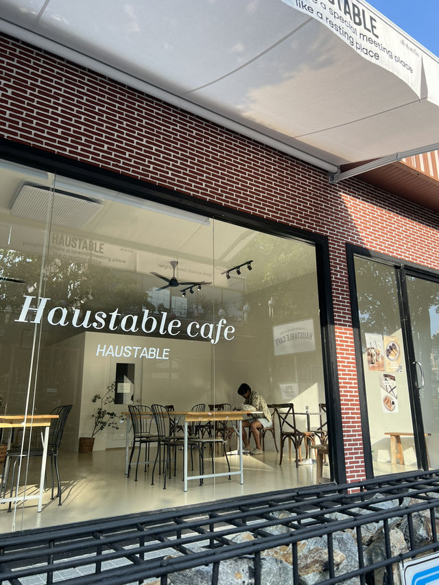 Haustable Cafe