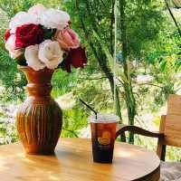 The Duck Cafe & Resort : คาเฟ่และรีสอร์ท