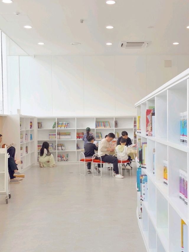 투명하고 환한, 아이와 함께 걷기 좋은 도서관