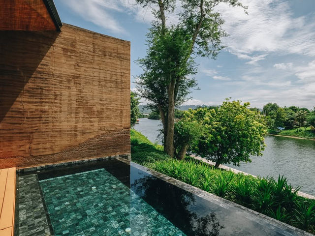 ไปพักผ่อน Pool Villa ริมแม่น้ำแควน้อยกันไหม?