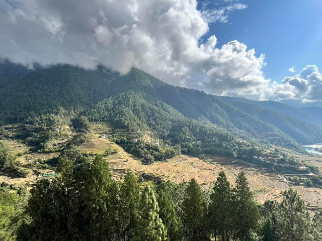Khamsum Yulley Namgyal Chorten – A Hike With a View That Stays With You