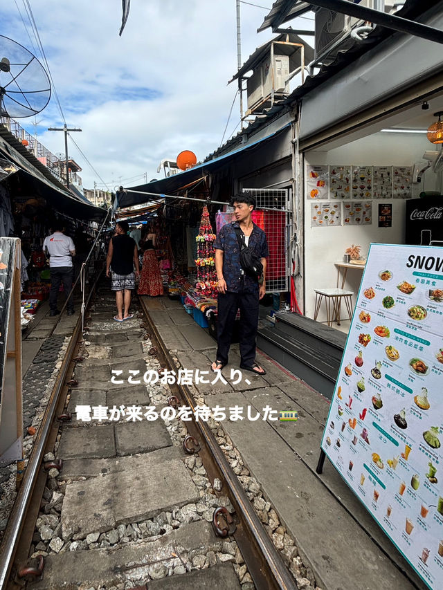 タイ🇹🇭バンコク近郊✨電車がスレスレ通る！🚃メークロン市場