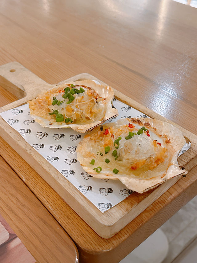 主打夜市風味串燒的「小野人」