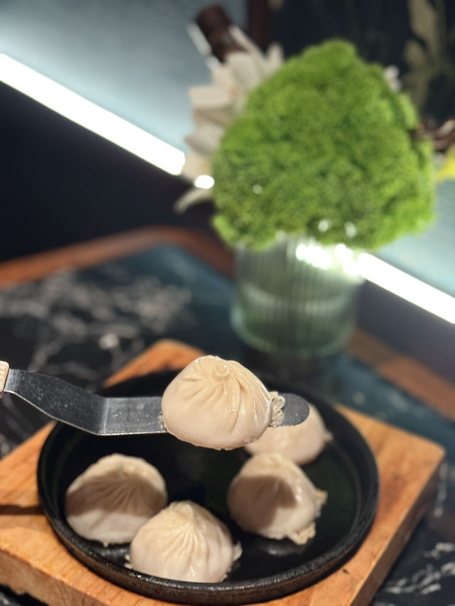 呢間餐廳環境舒適，食物質素好。