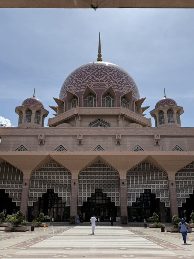 Masjid Putra: the serenity in rose