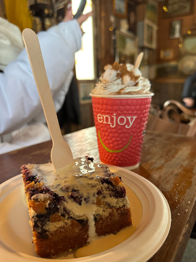 A Perfect Day in Helsinki: Cathedrals, Saunas & Blueberry Pie by the Sea