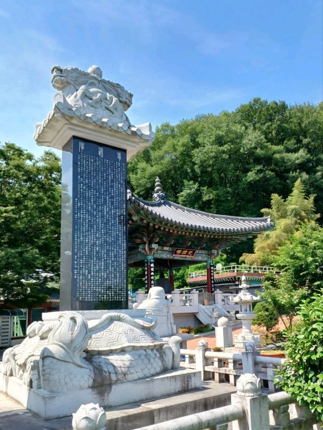 조각과 풍경이 함께하는 사찰 산책