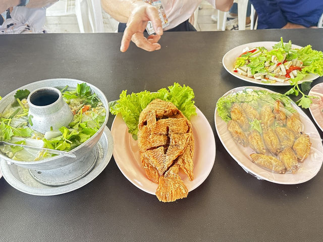 นั่ง Royal blossom ไปหาความสุขกัน