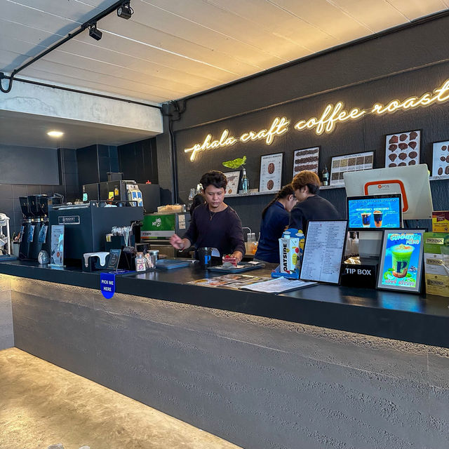 คาเฟ่วิวทะเล🧜‍♂️ Phala craft Coffee Roaster 