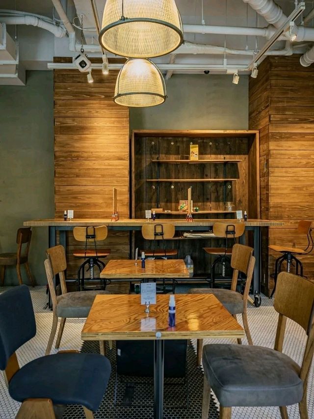 Laundry & Cafe Tokyo